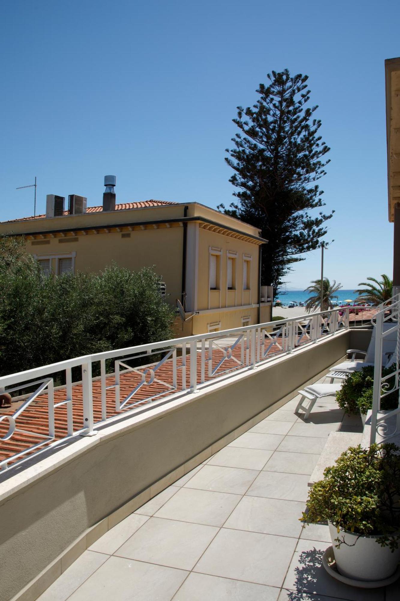 Hotel La Villa Del Mare Cagliari Exteriör bild